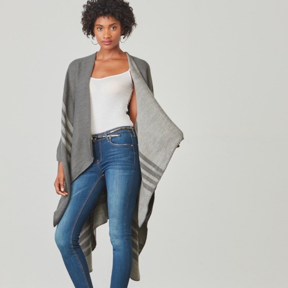 NWT BB Dakota Charcoal Poncho - Picture 1 of 5